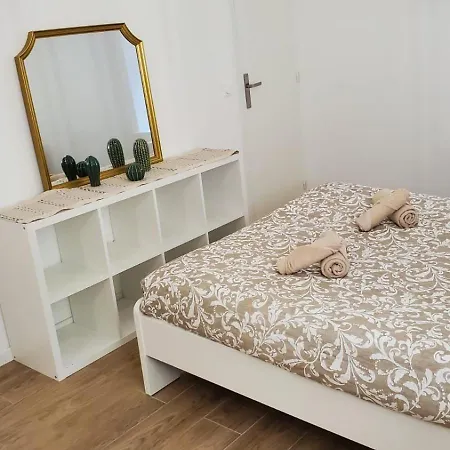 Magnifique T2 - Centre Historique *